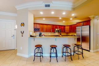Gulf-view condo with beach access pool hot tub sauna & private balcony - 1