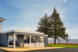 Coratel Inn and Suites by Jasper Owatonna - 0