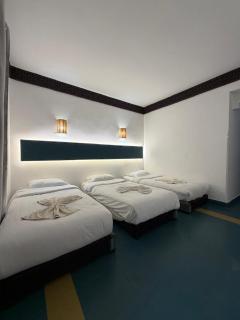Cozy Triple Room 5 Min From The Beach - 8