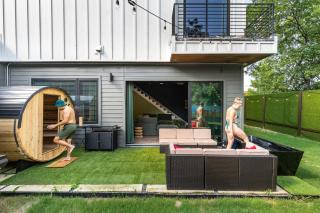 Austin 4BD Oasis with Sauna Cold Plunge Beauty Bar - 7