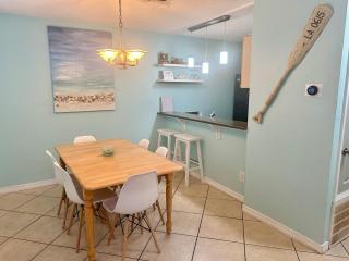 Emerald Shores: Steps from the Gulf, Navarre Beach - 8