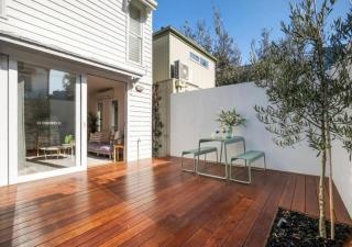 Renovated Brilliance in Bayside Albert Park - 3
