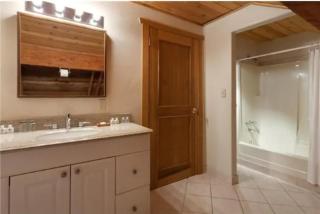 Valhalla Ski Chalet Hottub, walk to village lifts - 8