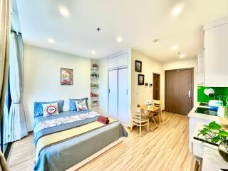 Skyline Retreat with Panoramic City Views Near JW Marriott Hanoi - 4