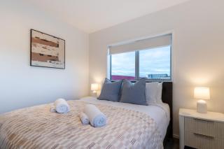 Relaxing CBD Apartment with Spa - 7