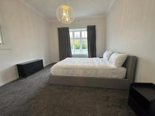 Strathern Sweet Spot 3Bed Near South City Eats - 4
