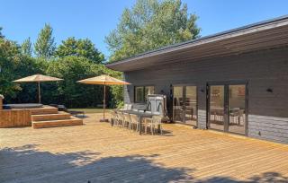 4 Bedroom Lovely Home In Knebel - Knebel - 1