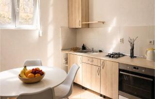 Lovely Apartment In Stomorska With Wifi - 4