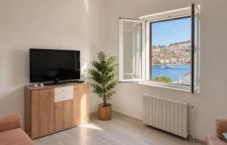 3 Bedroom Beach Front Apartment In Stomorska - 7