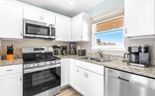 2BR Condo - Shared Pool Hot Tub & Tennis - 4