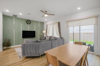 Med Center 3BR, NRG, Sleeps 10, Pristine Retreat - 5