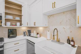 Med Center 3BR, NRG, Sleeps 10, Pristine Retreat - 8
