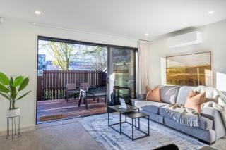 Comfortable City Townhouse Stay - Garage & Stadium - 0