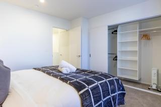 Comfortable City Townhouse Stay - Garage & Stadium - 1