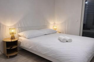 Modern Apartment with Garden & Free Parking - 7