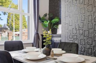 Cosy Home with free parking and Self Check in - 1