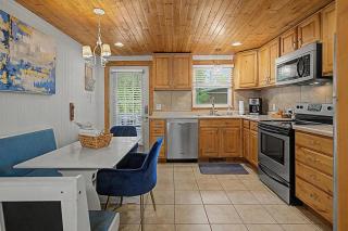 Maple Ridge Green Cottage HOT TUB - 2