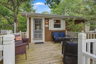 Maple Ridge Brown Cottage HOT TUB - 9