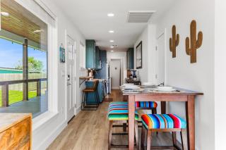 Castaways Retreat and Private Pier - 2