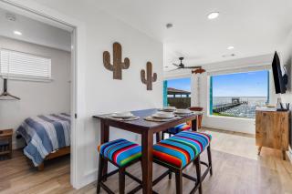 Castaways Retreat and Private Pier - 1