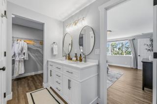 Sunset Bluff - Ocean Views, Hot Tub, Sleeps 9 - 3