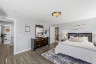 Sunset Bluff - Ocean Views, Hot Tub, Sleeps 9 - 9