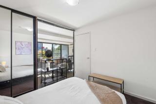 Central Perth 2 Bed Apartment with WiFi - 2