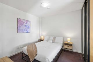 Central Perth 2 Bed Apartment with WiFi - 4