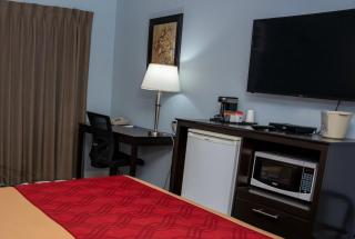 Courtyard Inn Vernon - 1