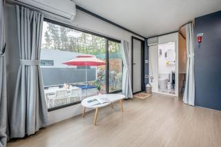 Seocheon Ocean Place Glamping Caravan - 3