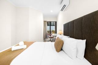 Zen Bayline - pool - bay view - balcony - 3