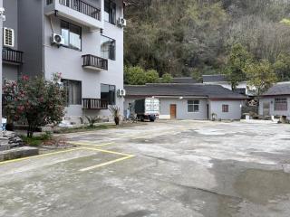 Yunshang Seasons East Gate Inn Near Zhangjiajie National Forest Park In Wulingyuan Spotless Rooms Friendly Service Standardized Management Good Value For Wulingyuan Visitors Near Charming Xiangxi Theatre - 3