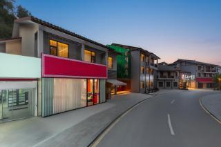 Yunshang Seasons East Gate Inn Near Zhangjiajie National Forest Park In Wulingyuan Spotless Rooms Friendly Service Standardized Management Good Value For Wulingyuan Visitors Near Charming Xiangxi Theatre - 1