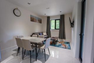 Brand-New 3 Bedroom Dwelling Unit-Upstairs - Aldergrove - 5