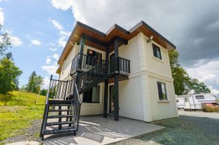 Brand-New 3 Bedroom House -Upstairs - 9