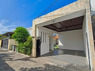 Clover Villa Sanur - 1