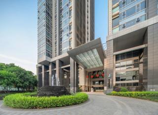 INVIS Urban High-rise Suites - 8