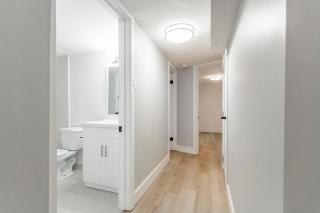 Cozy Downtown Room - Free Parking - Workspace - 2