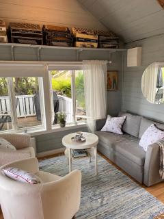 Hilltop fjord cottage - 9