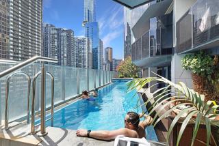 The Midnight Urban View Luxe High-Rise Escape - 5