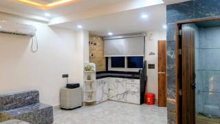 Shri Bala ji - Luxury Studio near Prem Mandir - 4