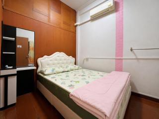 Pineapple Express hostel at BKK - 7