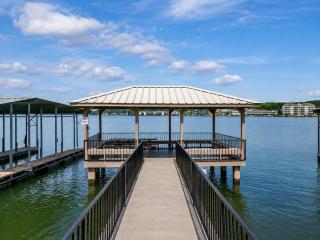 Lake Hamilton Haven: Top-Floor Condo with Boat Slip, Pool & Pickleball - 0