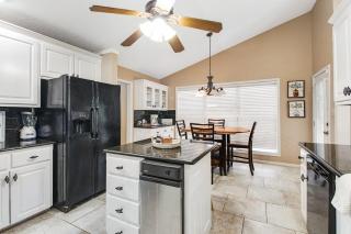 Waterfront Lake Hamilton Estate with Hot Tub & Private Dock - 2