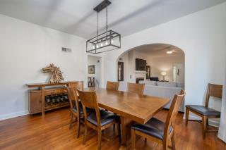 Oak Vegas: Walk to Oaklawn Casino | Pet-Friendly Home with 3 King Beds - 4