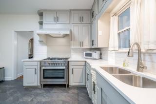Oak Vegas: Walk to Oaklawn Casino | Pet-Friendly Home with 3 King Beds - 1