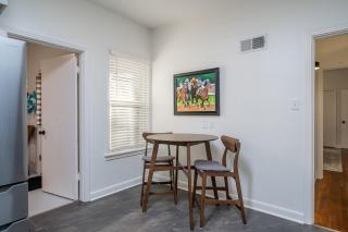 Oak Vegas: Three-Bedroom Home on Henderson Street - 1
