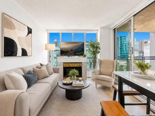 Stylish 3 Bedroom Home Near BC Place Rogers Arena and SkyTrain - 0