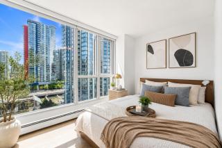 Stylish 3 Bedroom Home Near BC Place Rogers Arena and SkyTrain - 5