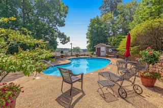 Lake Escape: Waterfront Condo on Lake Hamilton with Private Slip & Pool - 8